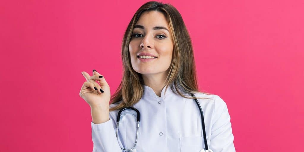 médica que faz marketing para médico nas mídias sociais